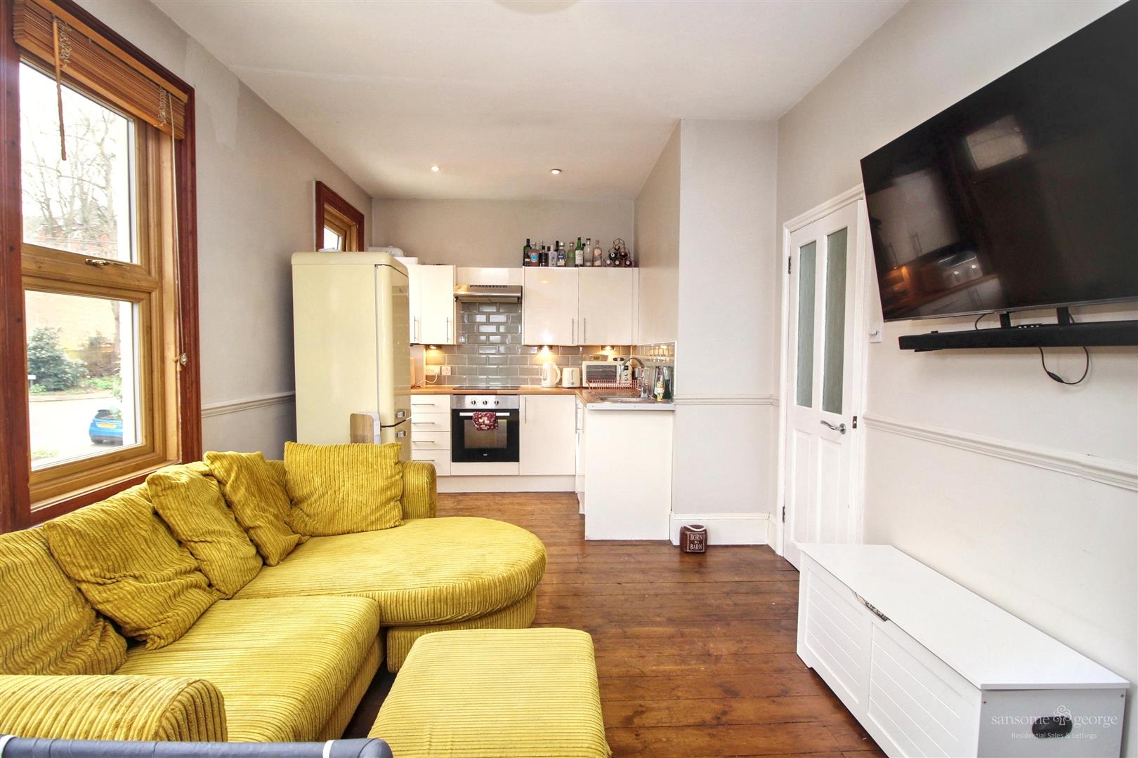 2 bed property in Connaught Road, Reading